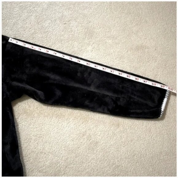 Disney Mickey Mouse Sequin Velvet Fuzzy Pullover Black Sweatshirt Women X-Large - Picture 14 of 14